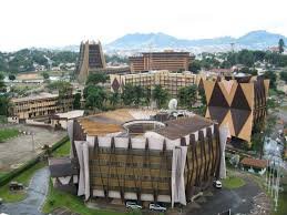 Yaoundé : Grève des artistes devant les Services du Premier Ministre (SPM)
